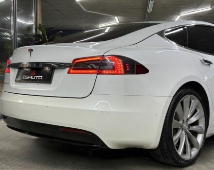 Білий Тесла Модель С, об'ємом двигуна 0 л та пробігом 61 тис. км за 15500 $, фото 11 на Automoto.ua