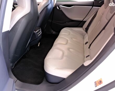 Белый Тесла Модель С, объемом двигателя 0 л и пробегом 62 тыс. км за 20900 $, фото 8 на Automoto.ua