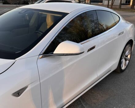 Белый Тесла Модель С, объемом двигателя 0 л и пробегом 62 тыс. км за 15999 $, фото 5 на Automoto.ua