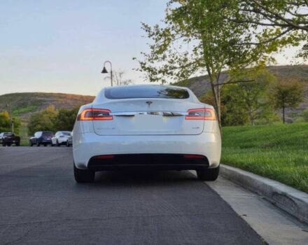 Тесла Модель С 2017 в Киеве на Automoto.ua Белый Тесла Модель С, объемом двигателя 0 л и пробегом 54 тыс. км за 11000 $, фото 6 на Automoto.ua