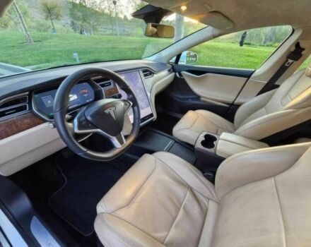 Тесла Модель С 2017 в Киеве на Automoto.ua Белый Тесла Модель С, объемом двигателя 0 л и пробегом 54 тыс. км за 11000 $, фото 8 на Automoto.ua