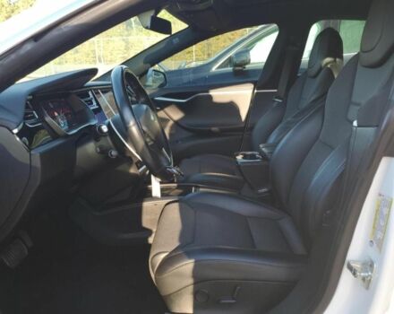 Белый Тесла Модель С, объемом двигателя 0 л и пробегом 136 тыс. км за 10000 $, фото 4 на Automoto.ua