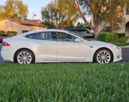 Тесла Модель С 2017 в Киеве на Automoto.ua Белый Тесла Модель С, объемом двигателя 0 л и пробегом 54 тыс. км за 11000 $, фото 3 на Automoto.ua