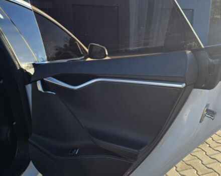 Белый Тесла Модель С, объемом двигателя 0 л и пробегом 445 тыс. км за 339 $, фото 19 на Automoto.ua