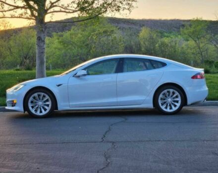 Тесла Модель С 2017 в Киеве на Automoto.ua Белый Тесла Модель С, объемом двигателя 0 л и пробегом 54 тыс. км за 11000 $, фото 4 на Automoto.ua