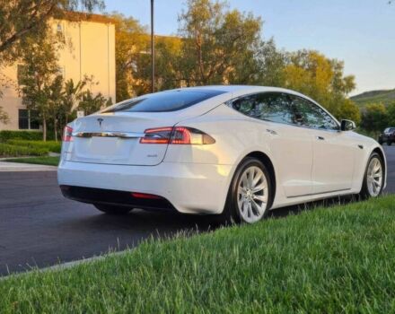 Тесла Модель С 2017 в Киеве на Automoto.ua Белый Тесла Модель С, объемом двигателя 0 л и пробегом 54 тыс. км за 11000 $, фото 5 на Automoto.ua