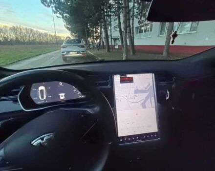 Белый Тесла Модель С, объемом двигателя 0 л и пробегом 111 тыс. км за 16600 $, фото 4 на Automoto.ua