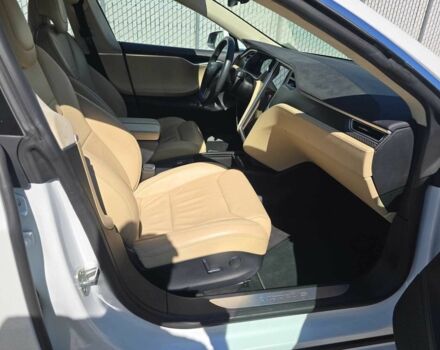 Белый Тесла Модель С, объемом двигателя 0 л и пробегом 120 тыс. км за 4500 $, фото 1 на Automoto.ua