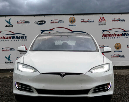 Белый Тесла Модель С, объемом двигателя 0 л и пробегом 90 тыс. км за 40800 $, фото 1 на Automoto.ua