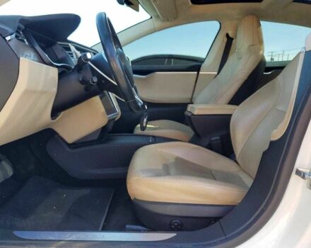 Белый Тесла Модель С, объемом двигателя 0 л и пробегом 107 тыс. км за 3400 $, фото 6 на Automoto.ua