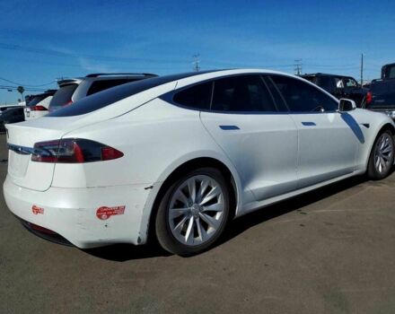 Белый Тесла Модель С, объемом двигателя 0 л и пробегом 107 тыс. км за 3400 $, фото 2 на Automoto.ua