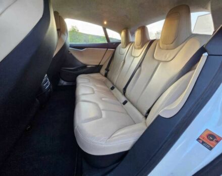 Тесла Модель С 2017 в Киеве на Automoto.ua Белый Тесла Модель С, объемом двигателя 0 л и пробегом 54 тыс. км за 11000 $, фото 9 на Automoto.ua