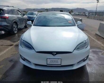 Белый Тесла Модель С, объемом двигателя 0 л и пробегом 118 тыс. км за 4700 $, фото 7 на Automoto.ua