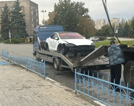 Білий Тесла Модель С, об'ємом двигуна 0 л та пробігом 100 тис. км за 16000 $, фото 5 на Automoto.ua