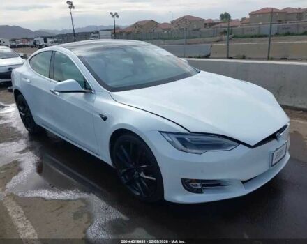 Белый Тесла Модель С, объемом двигателя 0 л и пробегом 118 тыс. км за 4700 $, фото 1 на Automoto.ua