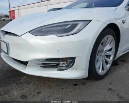 Белый Тесла Модель С, объемом двигателя 0 л и пробегом 51 тыс. км за 4800 $, фото 5 на Automoto.ua