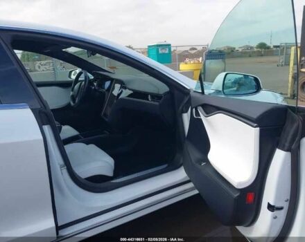 Белый Тесла Модель С, объемом двигателя 0 л и пробегом 118 тыс. км за 4700 $, фото 9 на Automoto.ua