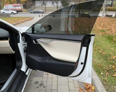 Белый Тесла Модель С, объемом двигателя 0 л и пробегом 54 тыс. км за 25600 $, фото 17 на Automoto.ua