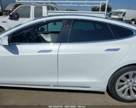 Білий Тесла Модель С, об'ємом двигуна 0 л та пробігом 72 тис. км за 12500 $, фото 2 на Automoto.ua