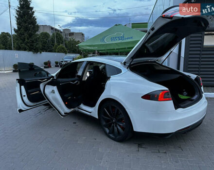 Белый Тесла Модель С, объемом двигателя 0 л и пробегом 172 тыс. км за 21750 $, фото 7 на Automoto.ua