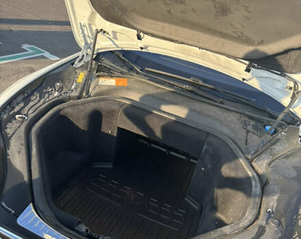 Белый Тесла Модель С, объемом двигателя 0 л и пробегом 178 тыс. км за 15500 $, фото 9 на Automoto.ua