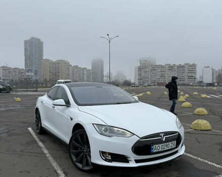 Белый Тесла Модель С, объемом двигателя 0 л и пробегом 118 тыс. км за 12000 $, фото 2 на Automoto.ua