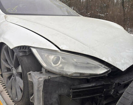 Білий Тесла Модель С, об'ємом двигуна 0 л та пробігом 190 тис. км за 7500 $, фото 6 на Automoto.ua