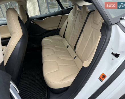 Білий Тесла Модель С, об'ємом двигуна 0 л та пробігом 113 тис. км за 12500 $, фото 8 на Automoto.ua