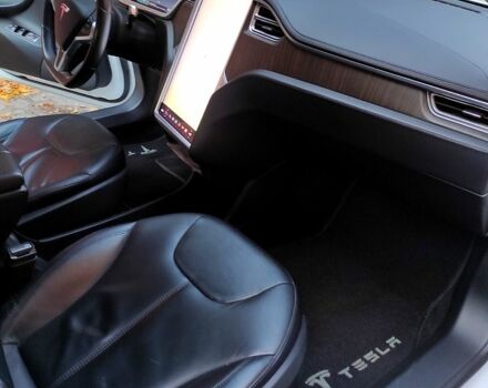 Білий Тесла Модель С, об'ємом двигуна 0 л та пробігом 197 тис. км за 11000 $, фото 10 на Automoto.ua