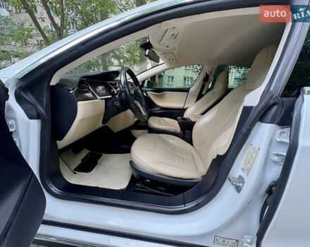 Білий Тесла Модель С, об'ємом двигуна 0 л та пробігом 103 тис. км за 14600 $, фото 51 на Automoto.ua