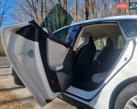 Белый Тесла Модель С, объемом двигателя 0 л и пробегом 190 тыс. км за 13200 $, фото 8 на Automoto.ua