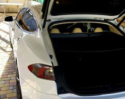 Белый Тесла Модель С, объемом двигателя 0 л и пробегом 161 тыс. км за 15100 $, фото 5 на Automoto.ua