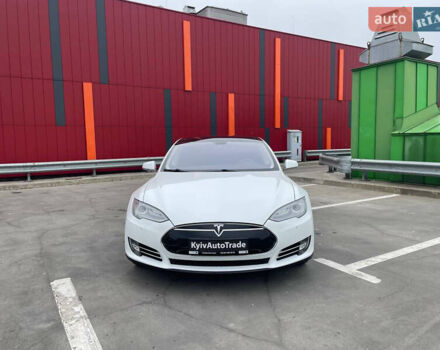 Белый Тесла Модель С, объемом двигателя 0 л и пробегом 165 тыс. км за 13200 $, фото 1 на Automoto.ua