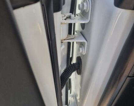 Белый Тесла Модель С, объемом двигателя 0 л и пробегом 190 тыс. км за 13200 $, фото 13 на Automoto.ua