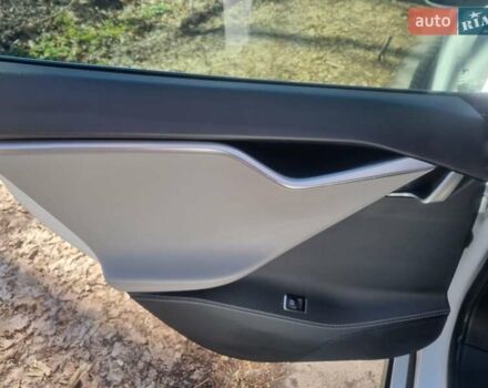 Белый Тесла Модель С, объемом двигателя 0 л и пробегом 190 тыс. км за 13200 $, фото 15 на Automoto.ua