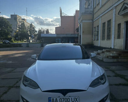 Белый Тесла Модель С, объемом двигателя 0 л и пробегом 260 тыс. км за 14000 $, фото 3 на Automoto.ua