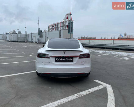 Белый Тесла Модель С, объемом двигателя 0 л и пробегом 165 тыс. км за 13200 $, фото 5 на Automoto.ua