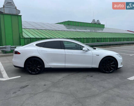 Белый Тесла Модель С, объемом двигателя 0 л и пробегом 165 тыс. км за 13200 $, фото 3 на Automoto.ua