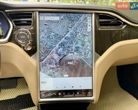 Білий Тесла Модель С, об'ємом двигуна 0 л та пробігом 103 тис. км за 14600 $, фото 85 на Automoto.ua