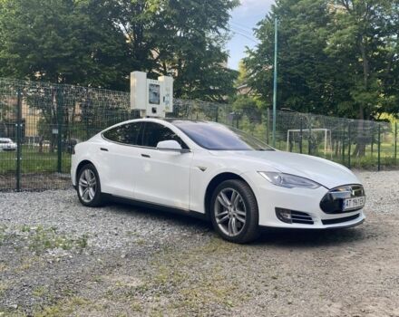 Белый Тесла Модель С, объемом двигателя 5.6 л и пробегом 305 тыс. км за 12700 $, фото 3 на Automoto.ua