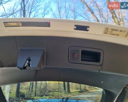 Белый Тесла Модель С, объемом двигателя 0 л и пробегом 190 тыс. км за 13200 $, фото 6 на Automoto.ua