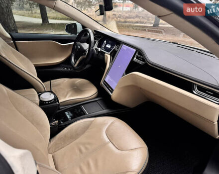Білий Тесла Модель С, об'ємом двигуна 0 л та пробігом 115 тис. км за 15800 $, фото 7 на Automoto.ua