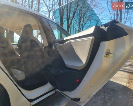 Белый Тесла Модель С, объемом двигателя 0 л и пробегом 190 тыс. км за 13200 $, фото 20 на Automoto.ua