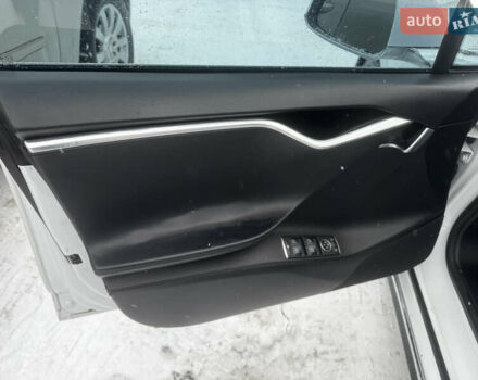 Білий Тесла Модель С, об'ємом двигуна 0 л та пробігом 155 тис. км за 14500 $, фото 21 на Automoto.ua