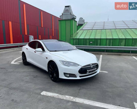 Белый Тесла Модель С, объемом двигателя 0 л и пробегом 165 тыс. км за 13200 $, фото 2 на Automoto.ua