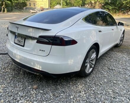 Белый Тесла Модель С, объемом двигателя 5.6 л и пробегом 305 тыс. км за 12700 $, фото 2 на Automoto.ua