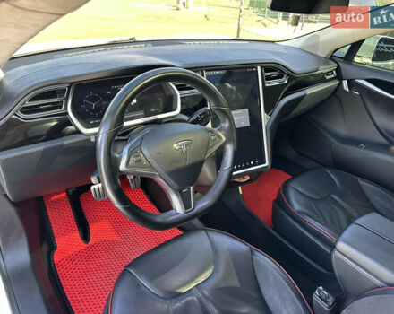 Білий Тесла Модель С, об'ємом двигуна 0 л та пробігом 230 тис. км за 11999 $, фото 19 на Automoto.ua