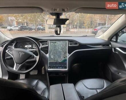 Білий Тесла Модель С, об'ємом двигуна 0 л та пробігом 270 тис. км за 13200 $, фото 3 на Automoto.ua