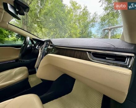 Білий Тесла Модель С, об'ємом двигуна 0 л та пробігом 103 тис. км за 14600 $, фото 100 на Automoto.ua