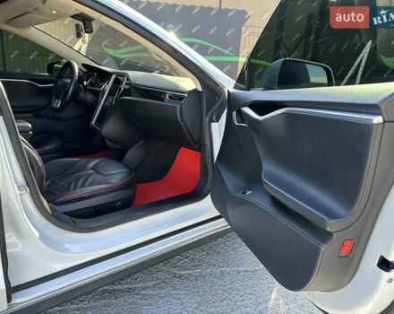 Білий Тесла Модель С, об'ємом двигуна 0 л та пробігом 230 тис. км за 11999 $, фото 4 на Automoto.ua